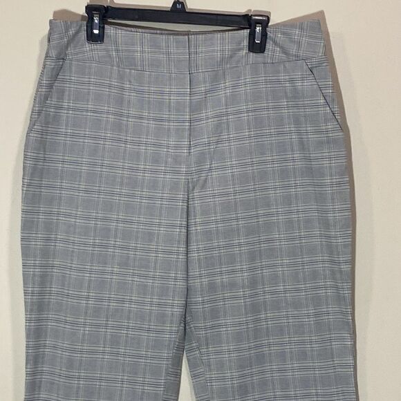 Plus Size Light Gray Dress Capris By 23rd St. Size 16. - Picture 2 of 5